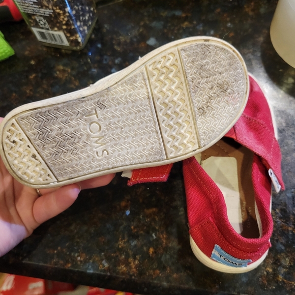 TOMS Kids Red Canvas Sneakers - Picture 5 of 6